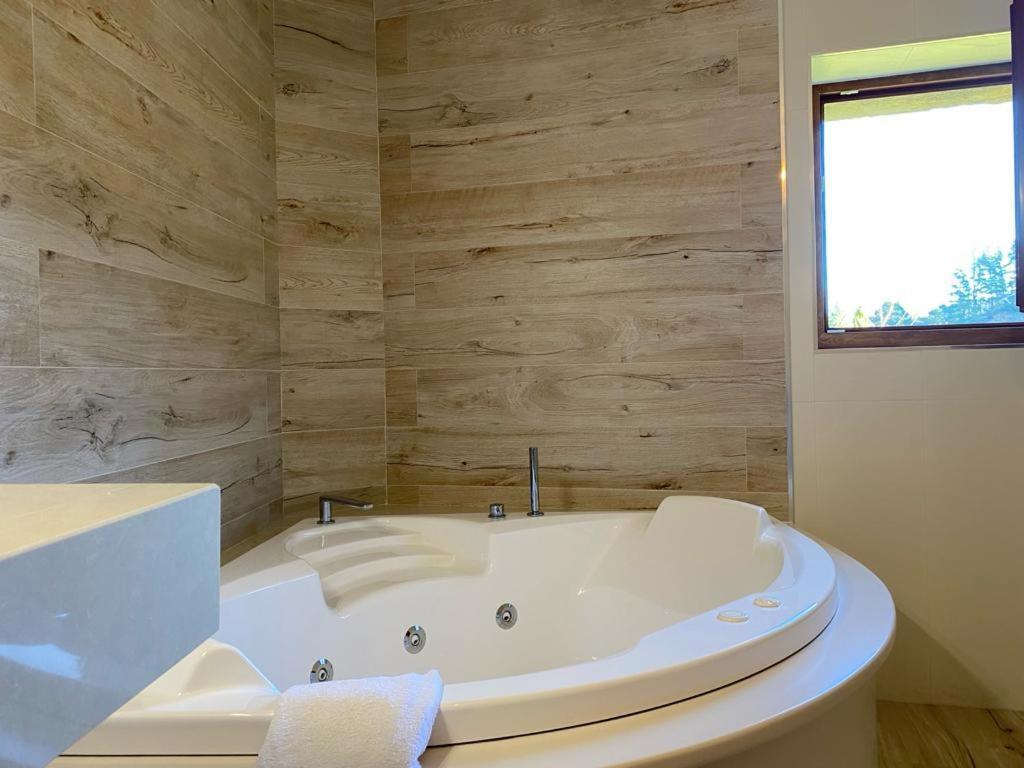 Picos De Europa Suites And Rooms Turieno Bagian luar foto