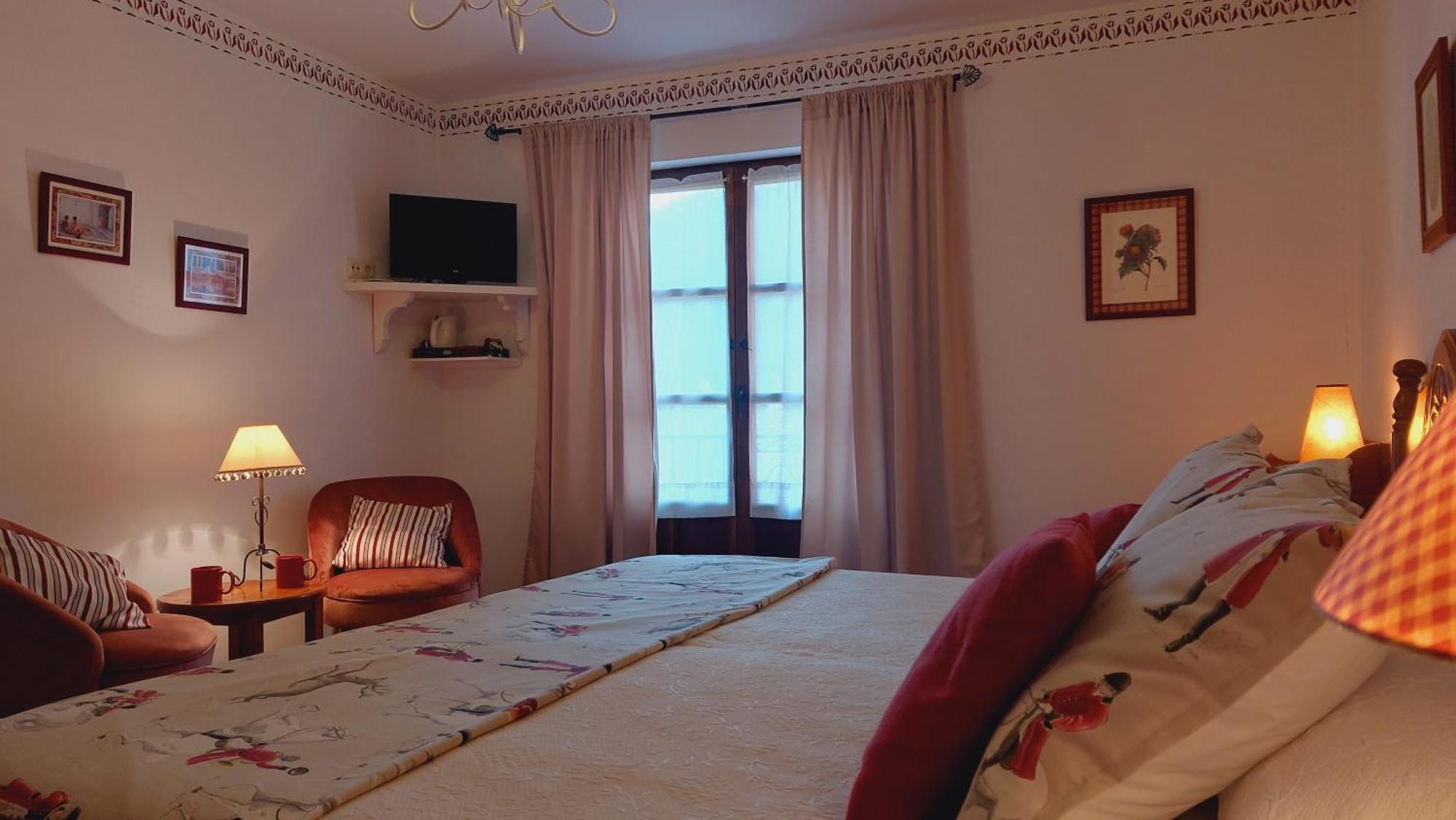 Picos De Europa Suites And Rooms Turieno Bagian luar foto