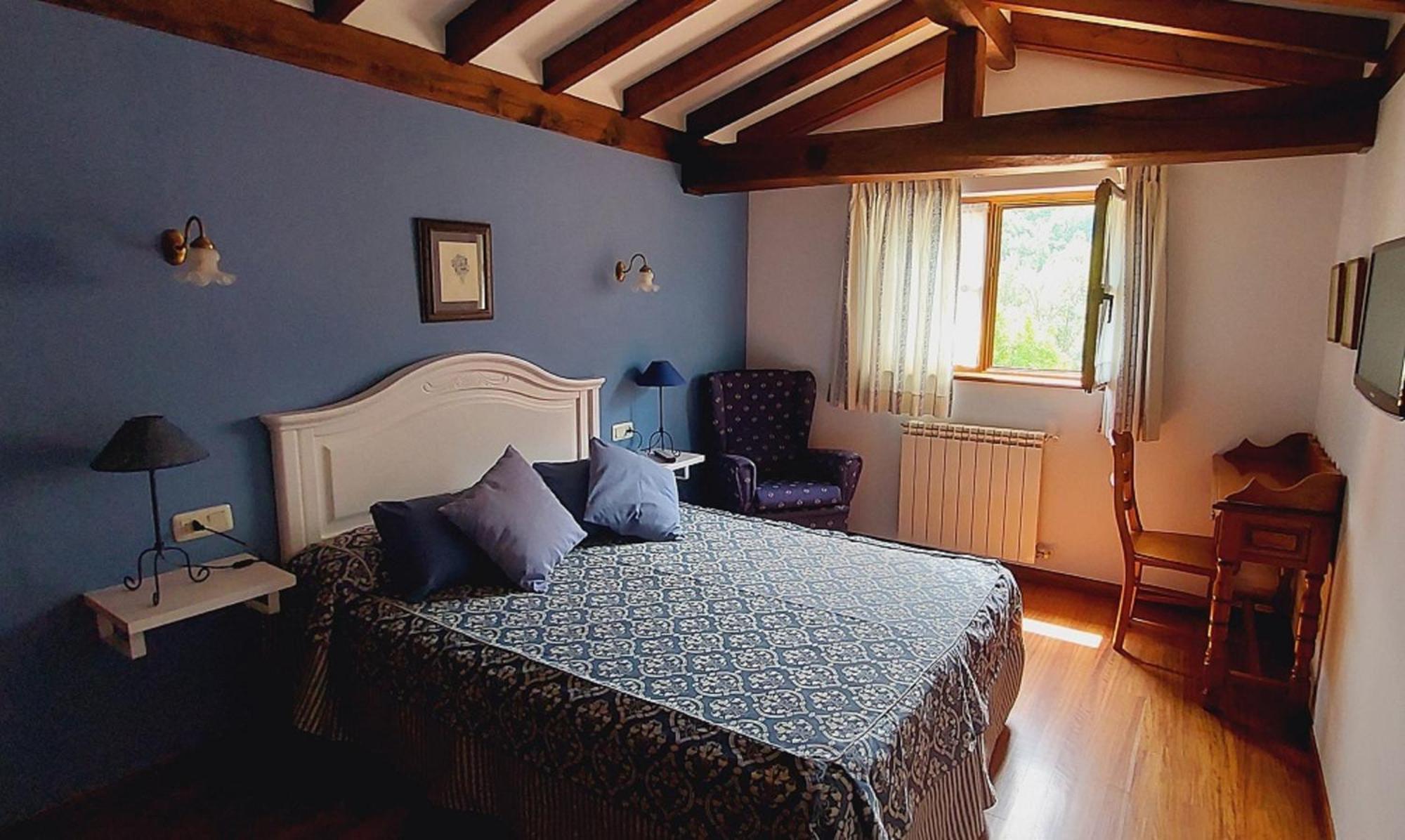 Picos De Europa Suites And Rooms Turieno Bagian luar foto