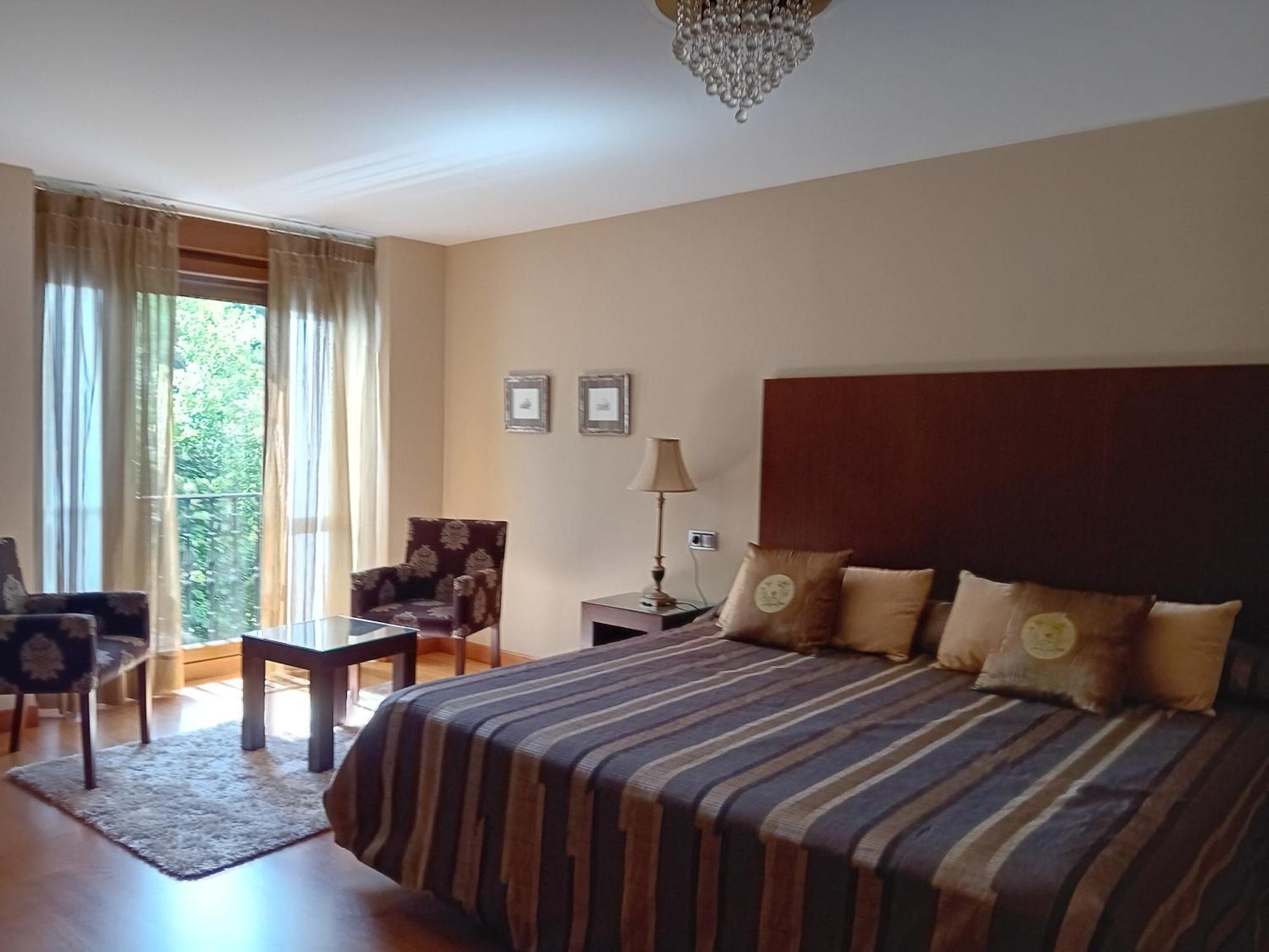 Picos De Europa Suites And Rooms Turieno Bagian luar foto